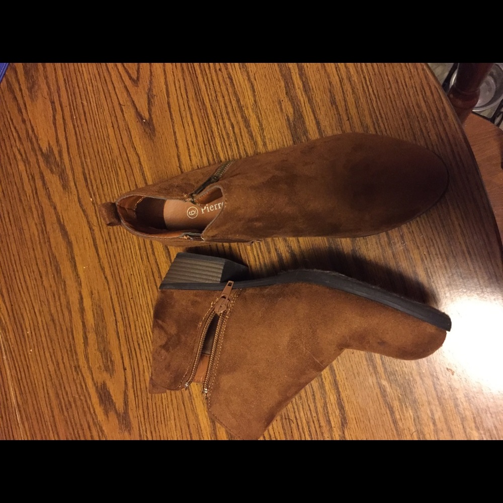 Pierre Dumas petite wedges.